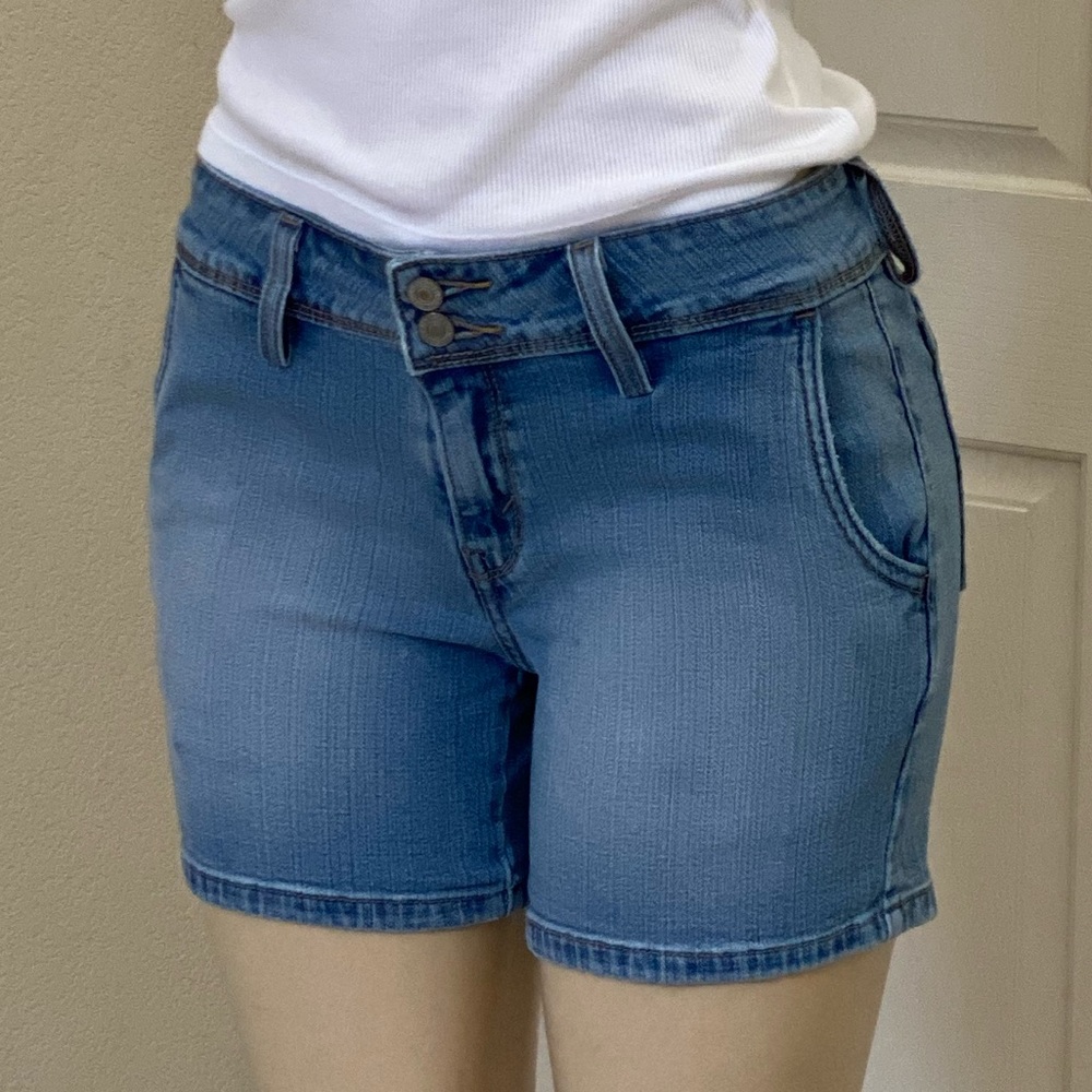 “LEVI’S 545” 💙 SUPER CUTE 🏖 BLUE JEAN SHORTS